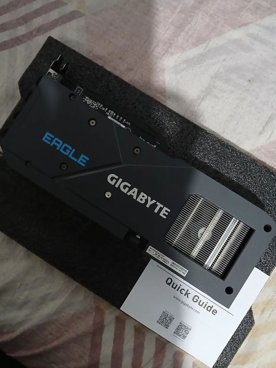 RX 6600 EAGLE TRIPLE FAN - Foto 2