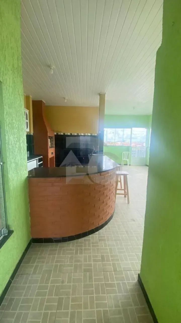 Prédio de Ponto Comercial no Bairro Novo Paraiso com 4 Quartos, 4 Garagens, Quintal e Vara