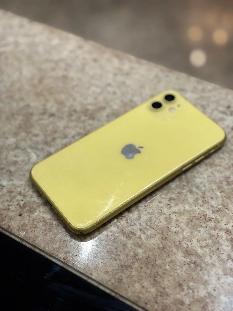 iPhone 11 64gb amarelo oportunidade única - Celulares e
