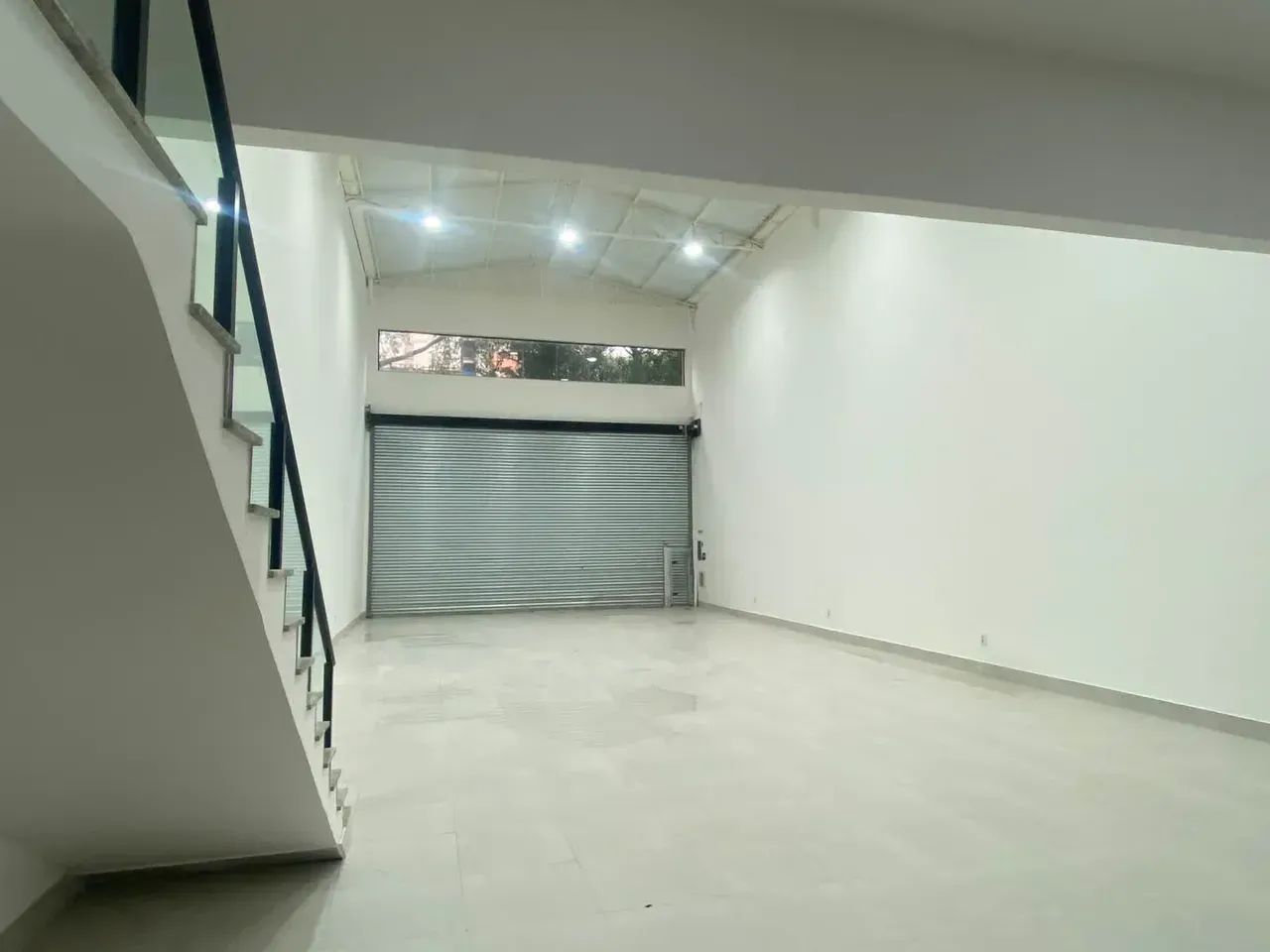 GALPÃO COM 300 M2 PRONTO PARA UTILIZAR NO CORAÇÃO DO TATUAPÉ