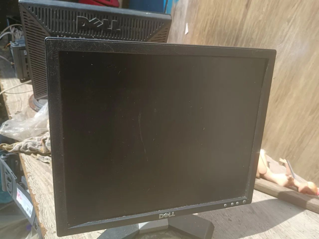 monitor de computador LCD antigo Dell, não liga 