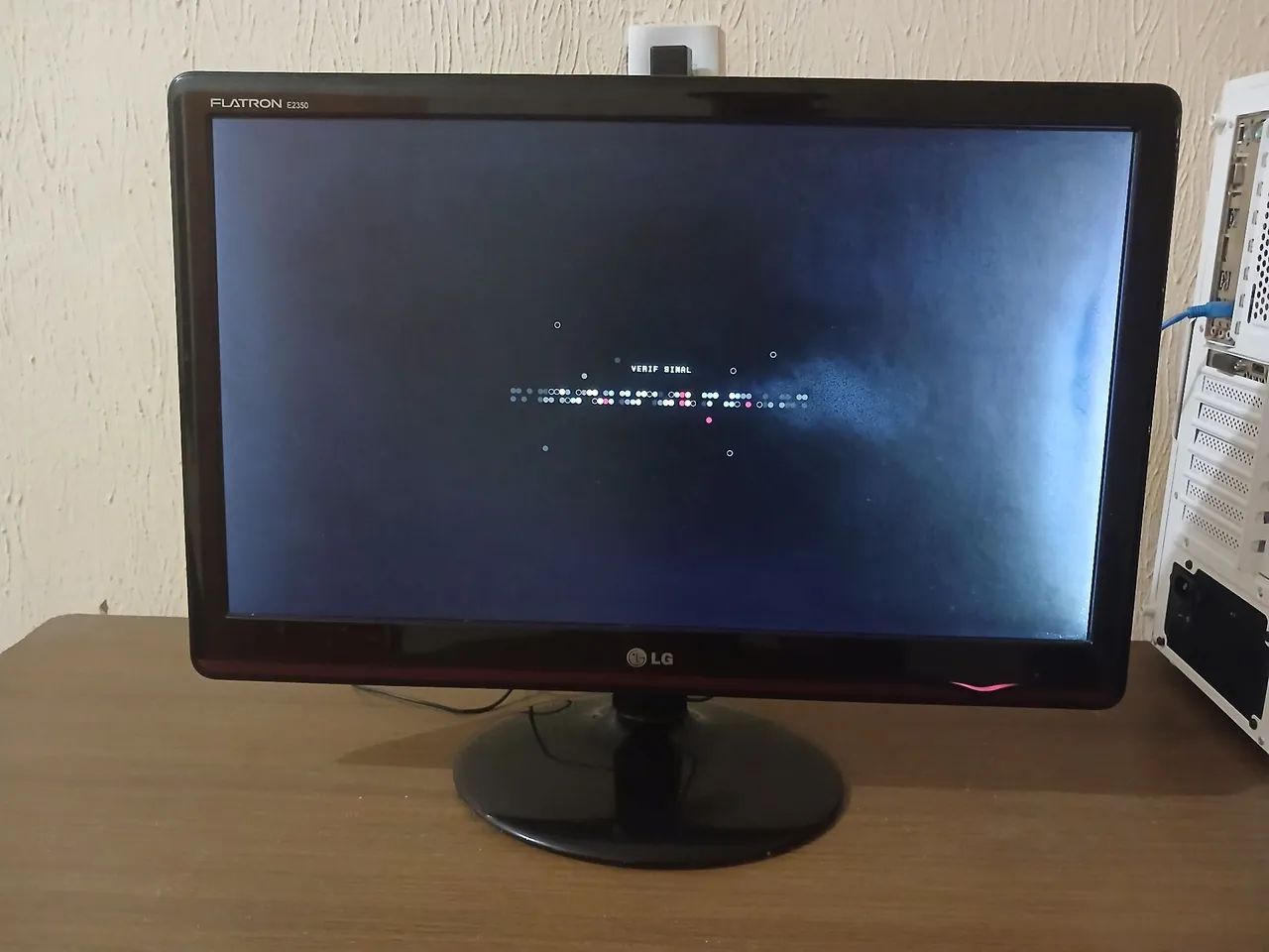 Monitores LG E2350V (2 unidades) unidade por 80, os dois 110. 