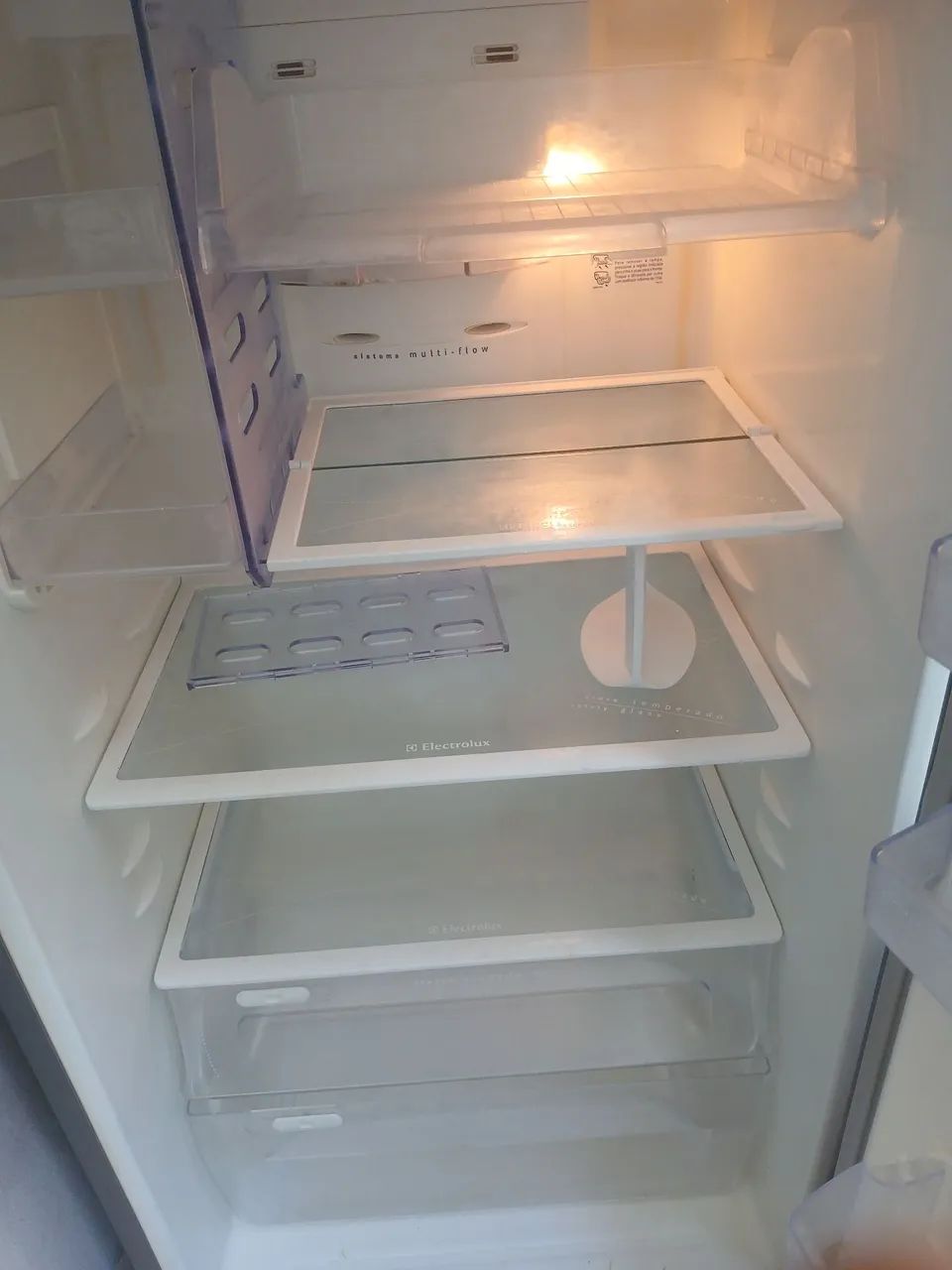 Vendo uma geladeira Electrolux frost free modelo DF50X conservada capacidade para 430 LT - Foto 5