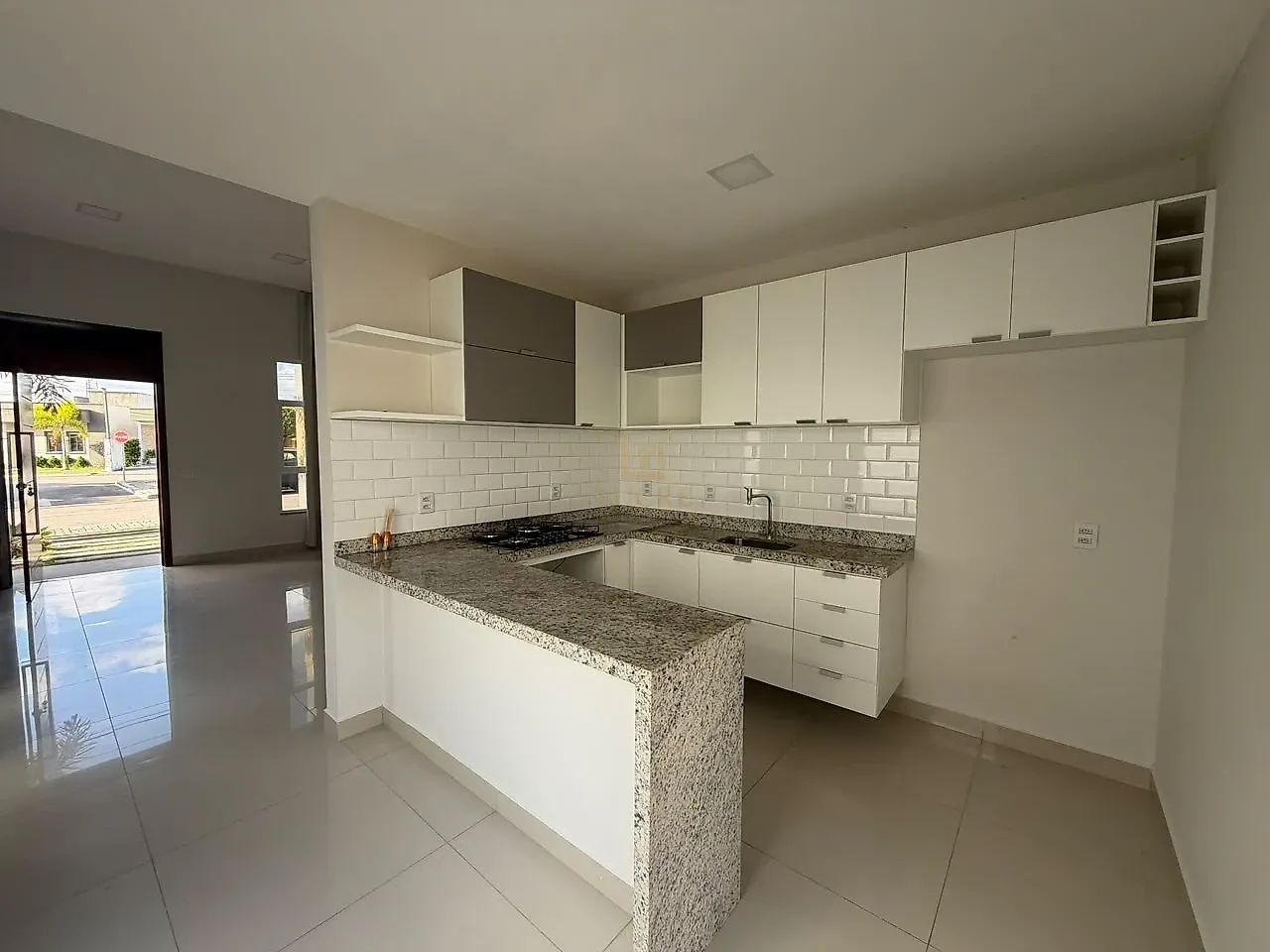 Casa térrea com 3 quartos e amplo terreno - Central Park 2 - Foto 5