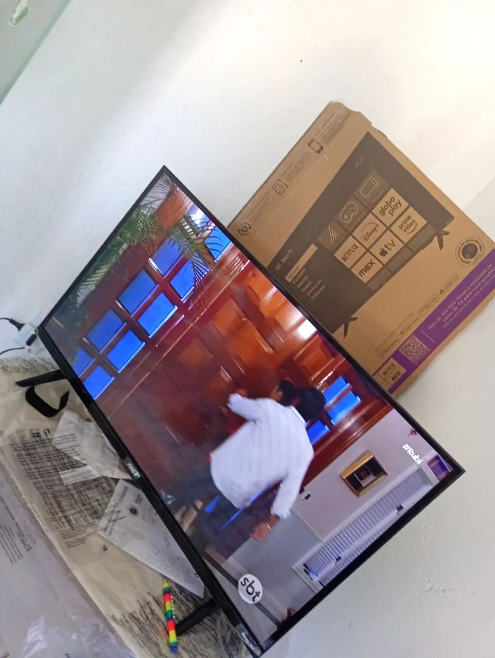 Televisão AOC 32 polegadas com sistema Roku - Foto 3