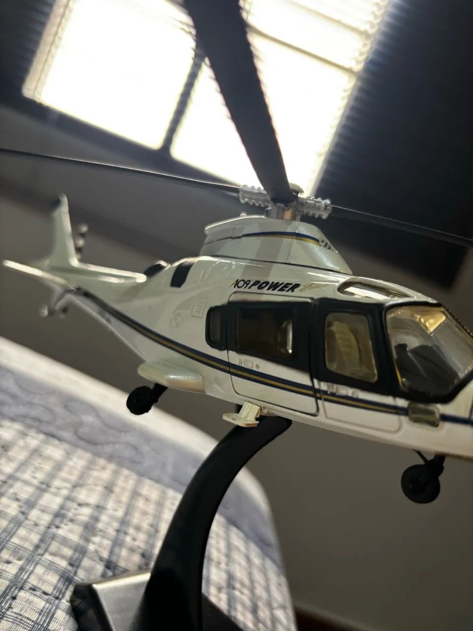 Miniatura Helicóptero Agusta scale 1/43