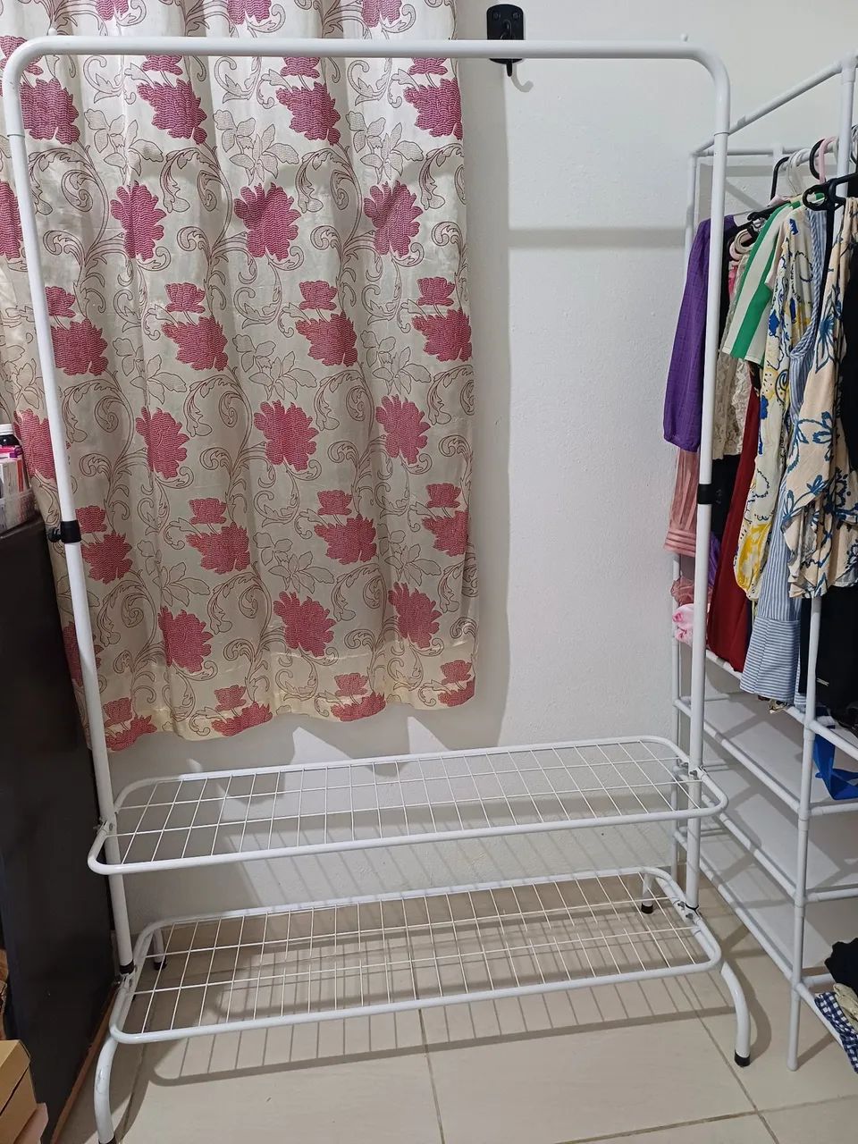 Arara de roupas / Cabideiro em metal 
