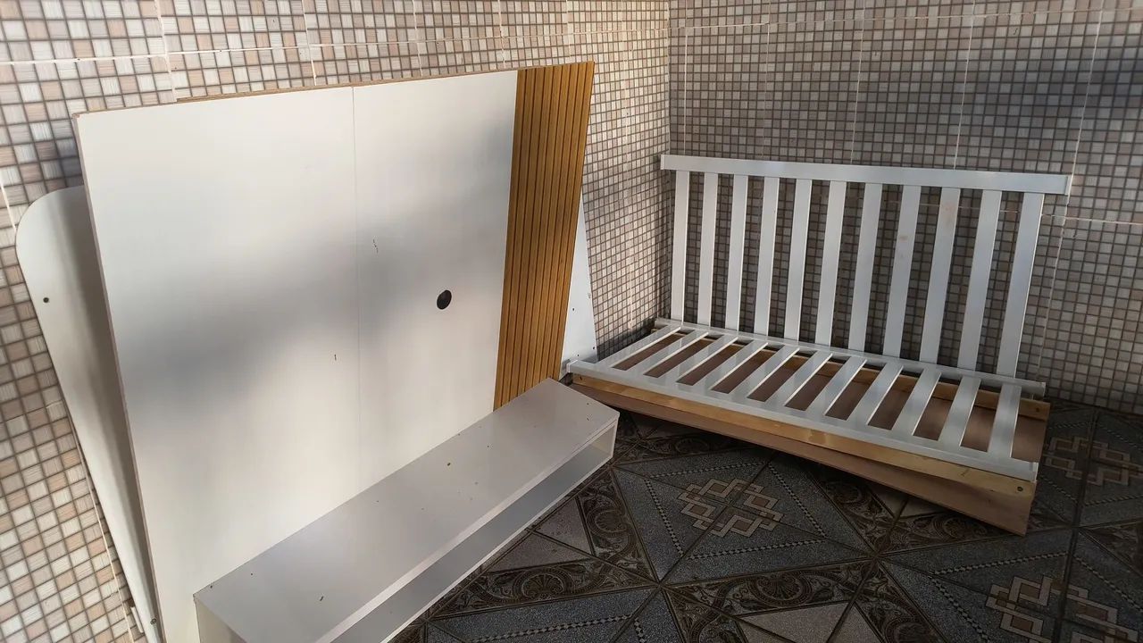 Vendo berço e painel semi novos 1