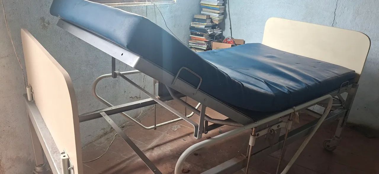 Cama hospitalar com manivela STAIB  - Foto 3
