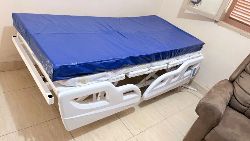 Cama Elétrica Hospitalar e Cadeira de Rodas - Foto 4