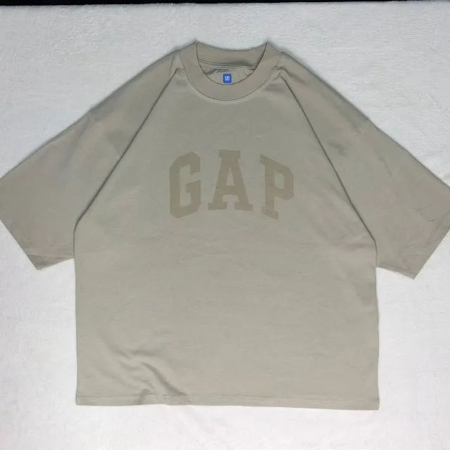 camiseta yzy x gap bege