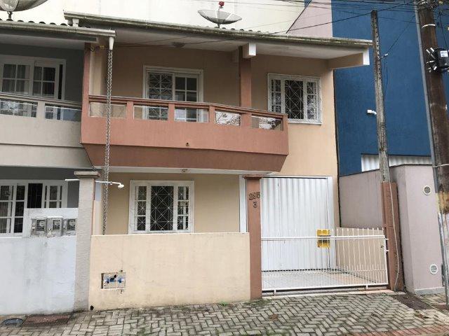 Sobrado 3 quartos Meia Praia Rua 228