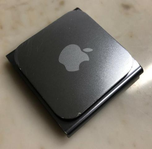 IPod Nano 8 GB Graphite + Pulseira Preta + Fone de Ouvido