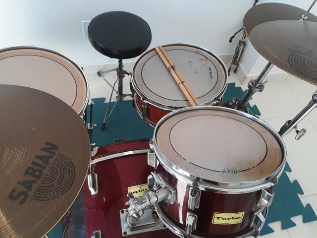 Bateria Completa com pratos e pedestais