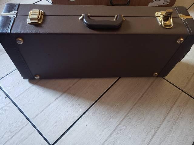 Estojo sax alto semi novo