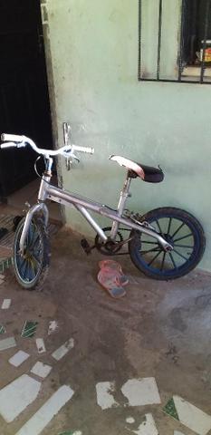Vendo bike aro 16 ou troco por bike aro 20 - Foto 3