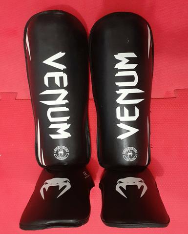 Caneleira de Muay thai Venum