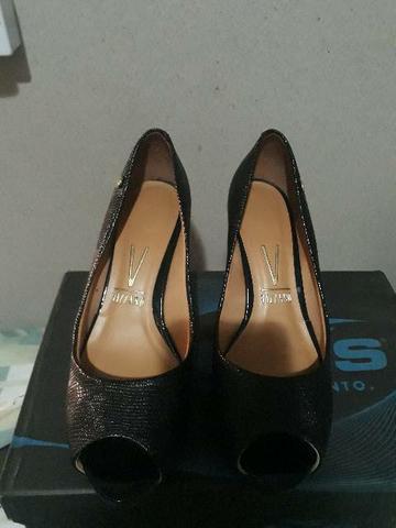 Vendê-se 2 pares de sapatos - Foto 2
