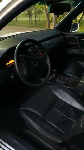 Mercedes E320 utilizada apenas em transporte de noivas - Foto 9