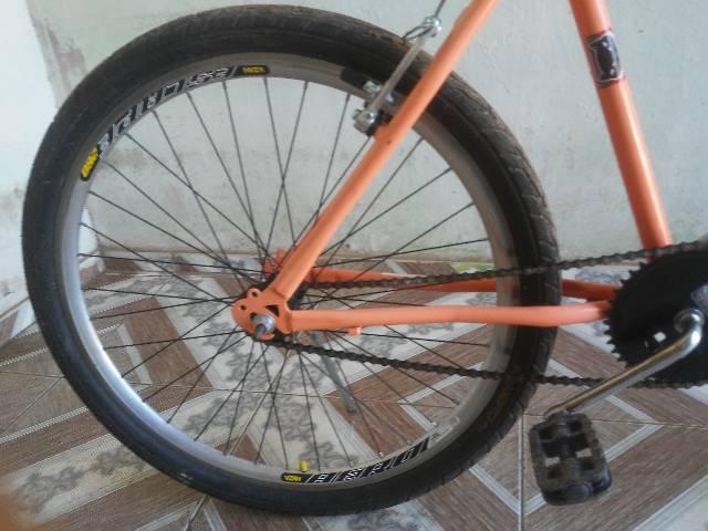 Vendo essa bike semi nova aro 26 - Foto 5