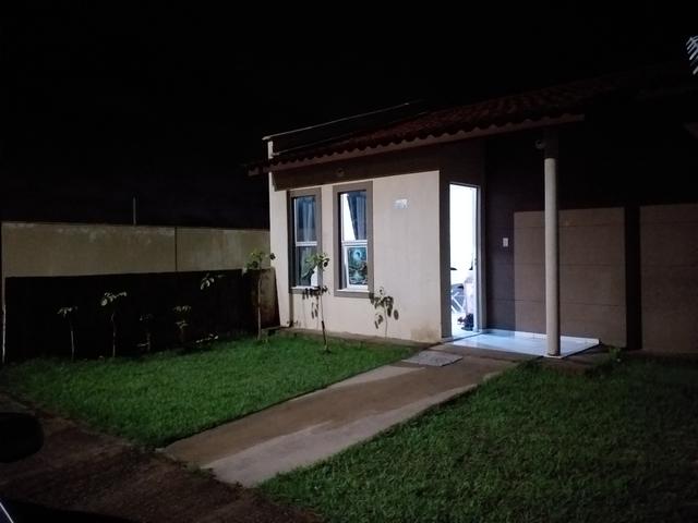 Aluga-se Casa em condomínio fechado. Linda casa