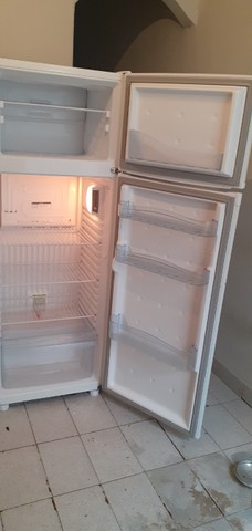 Vende-se uma geladeira 