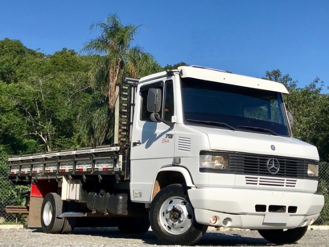 mb 710 carroceria 