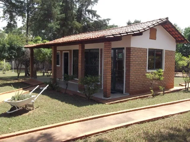 Sitio em condomínio fechado 2 casas, área gourmet, sauna, piscina e muito mais.