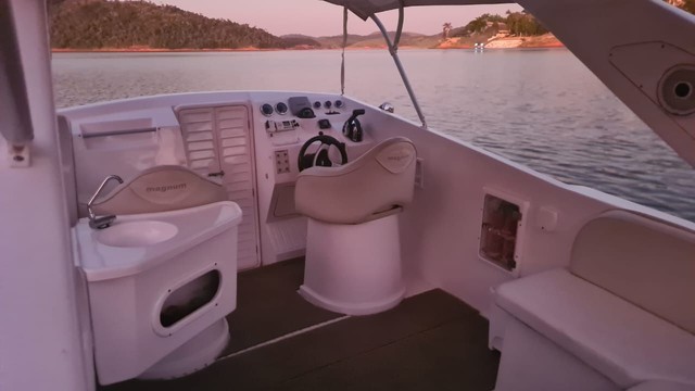 Lancha Magnun 29pes, ano 2014, Motor Mercury 225HP ProXS, 11 lugares - Foto 6