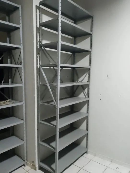 Estantes semi novas p estoque 480 a unidade  - Foto 6