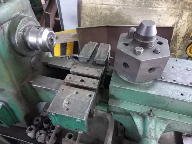 Torno Iran 1' 1/2 Pol. Trifásico 220 V / -- 00076 - Foto 4