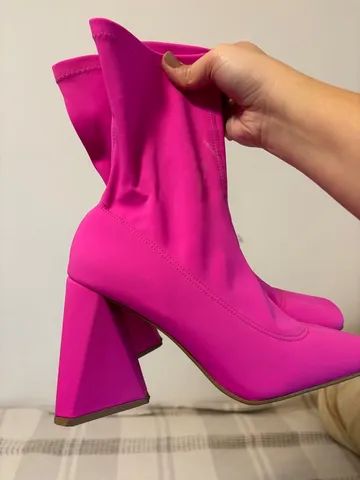 Bota Rosa salto médio quadrado - Foto 4