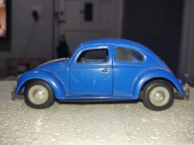 Miniatura Volkswagen Beetle Sunnyside 1/24 Azul - Foto 2