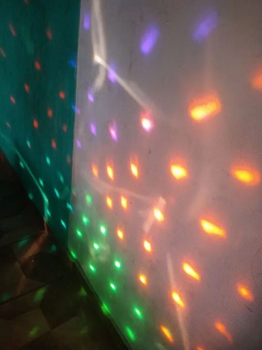 Efeito de Luz Eurolite Moon Flower funcionando 