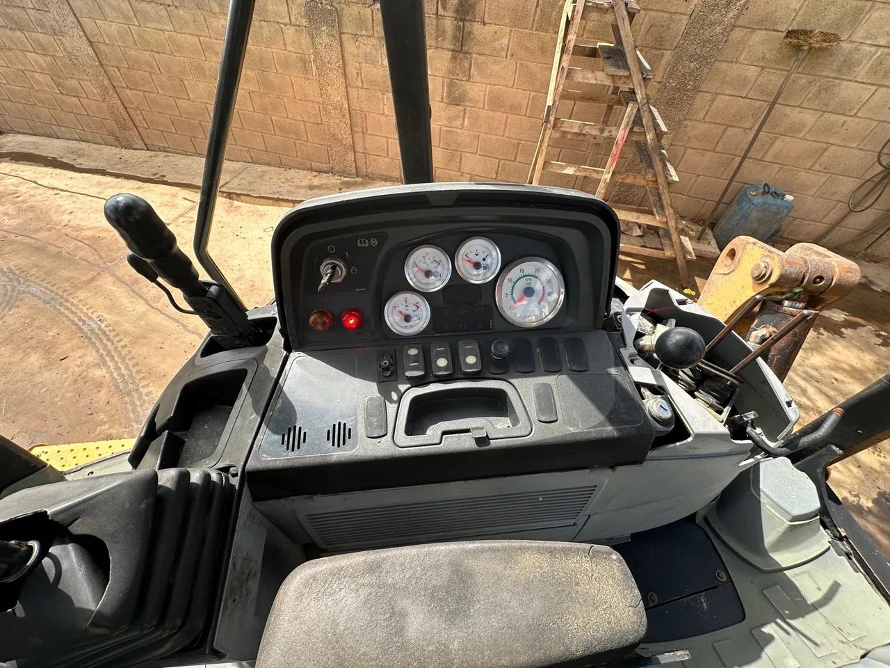 Retroescavadeira Caterpillar 416E 2013 4X2  - Foto 5