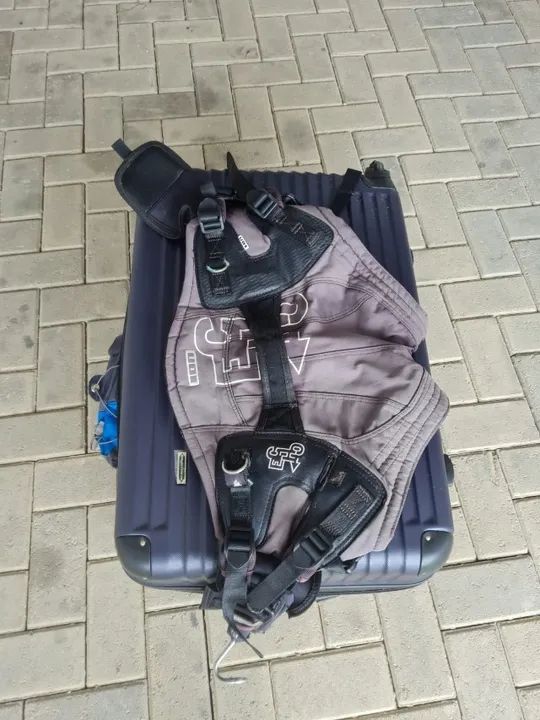 Vendo Trapézio para Kite Surf tamanho P