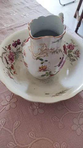 Gomil Antigo com Bacia em Porcelana Antiga, Delicada Pintura em Policromia  - Foto 3