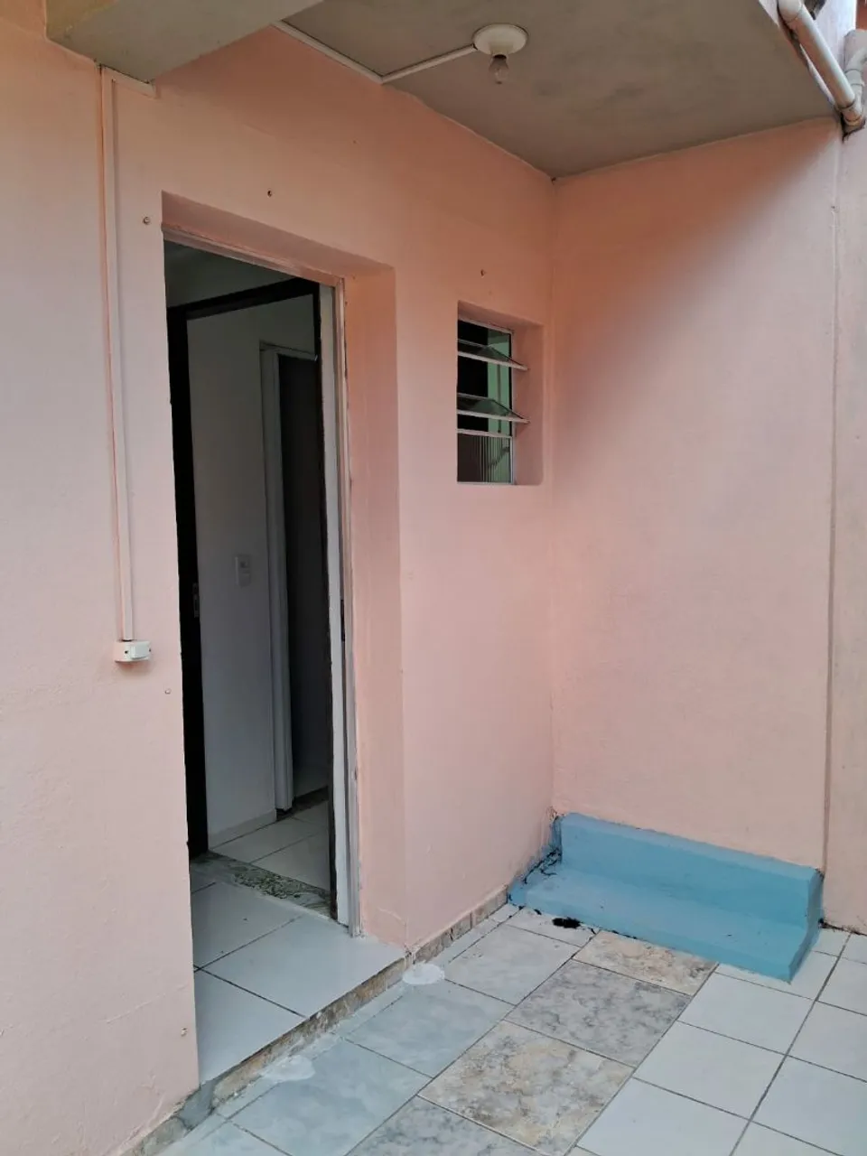 ALUGA-SE CASA!!!