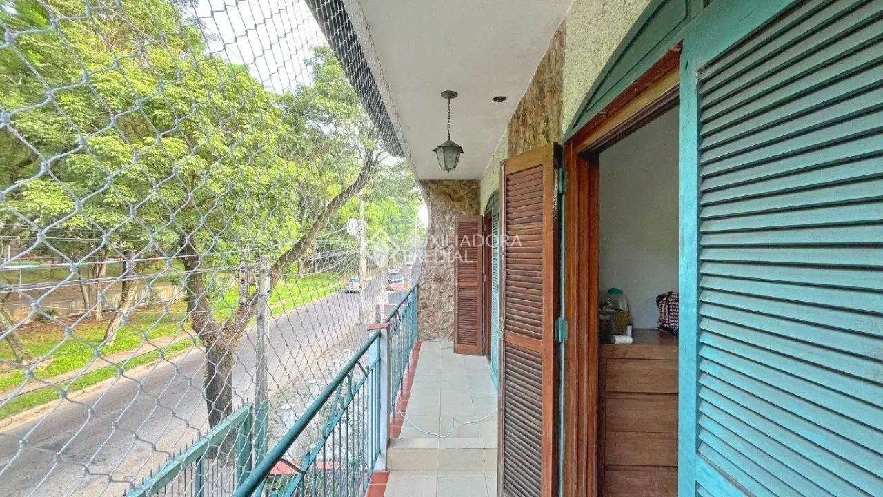 Sobrado espaçoso e muito bem localizado! - Foto 2