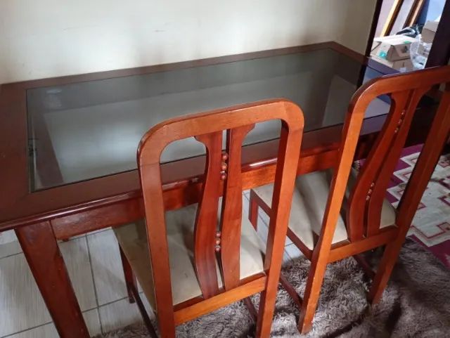 Mesa com tampo de vidro com 8 cadeiras madeira maciça linda - Foto 3