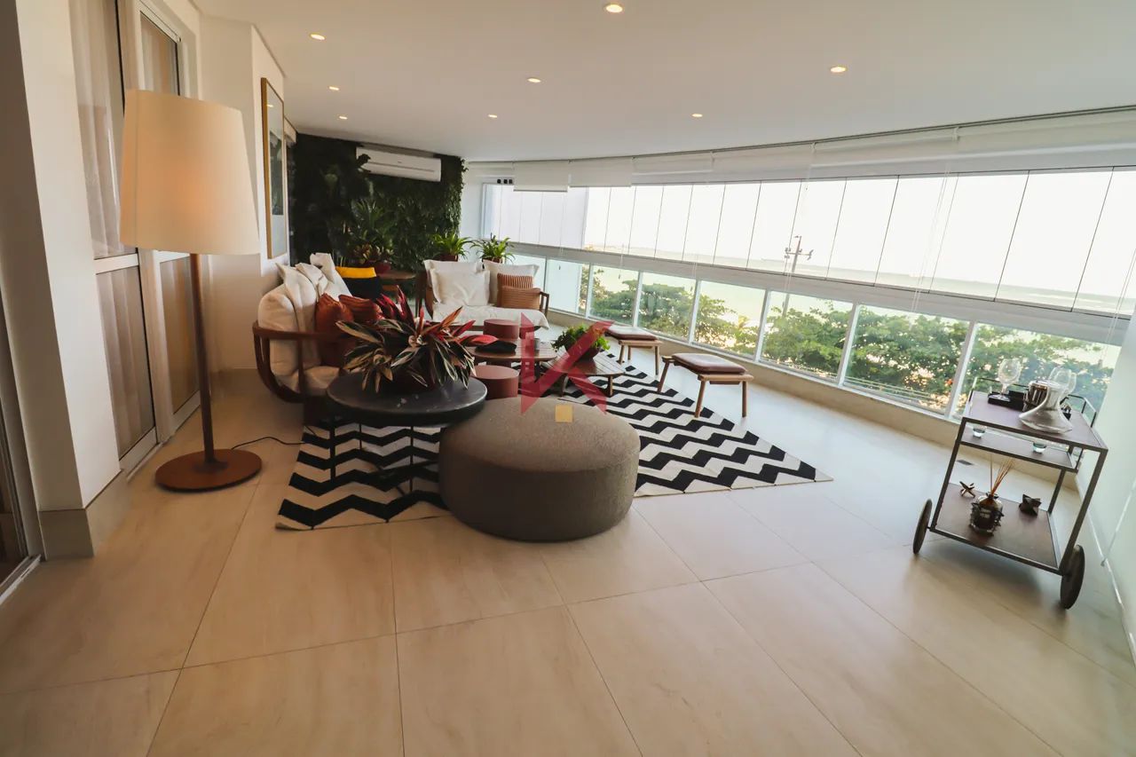Apartamento  4 suítes frente para o mar de Itapoã a venda