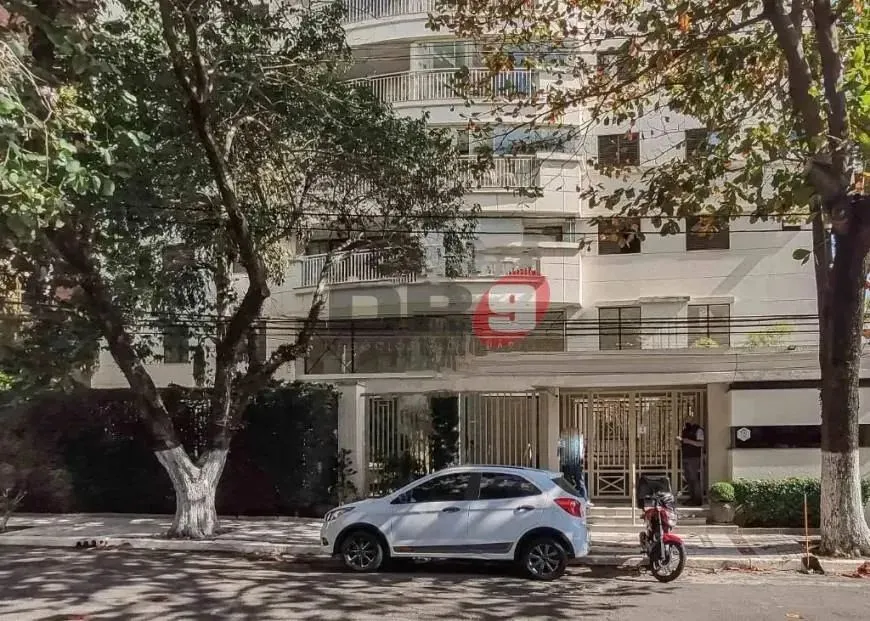 Descubra o seu novo lar no coração do Parque da Mooca! Este apartamento de 102m² une confo