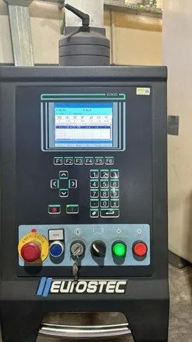 Dobradeira Hidráulica Eurostec 135T x 3200mm CNC| Aceitamos Usada + Financiamos + 60 vezes - Foto 3