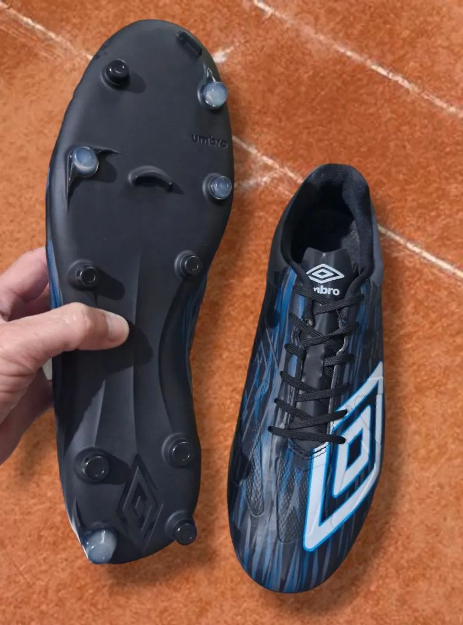Chuteira UMBRO Ultemate N° 43 (Campo Travas Altas) - Foto 3