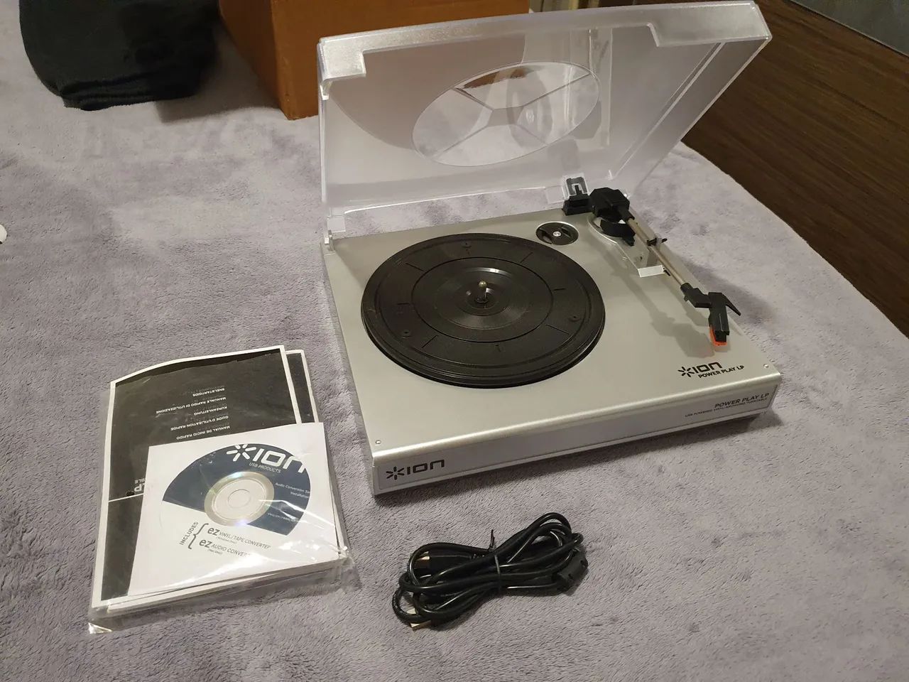 Gravador de disco vinil LP para mp3, usb, marca ion na caixa