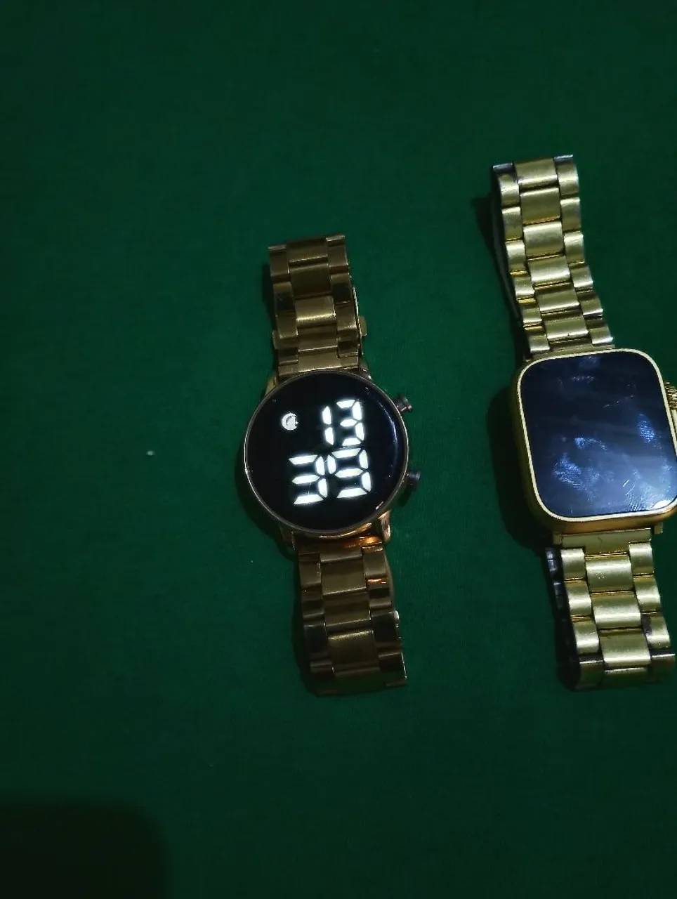 Smartwatch Dourado com Design Moderno
