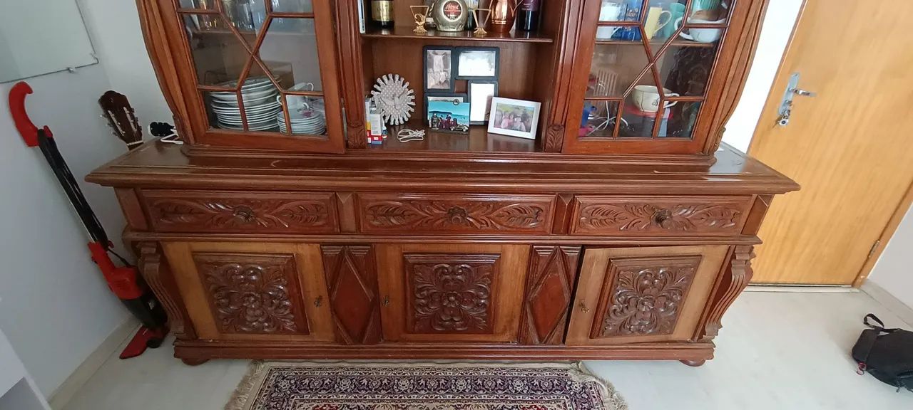 Cristaleira / Buffet antigo madeira maciça - Foto 3