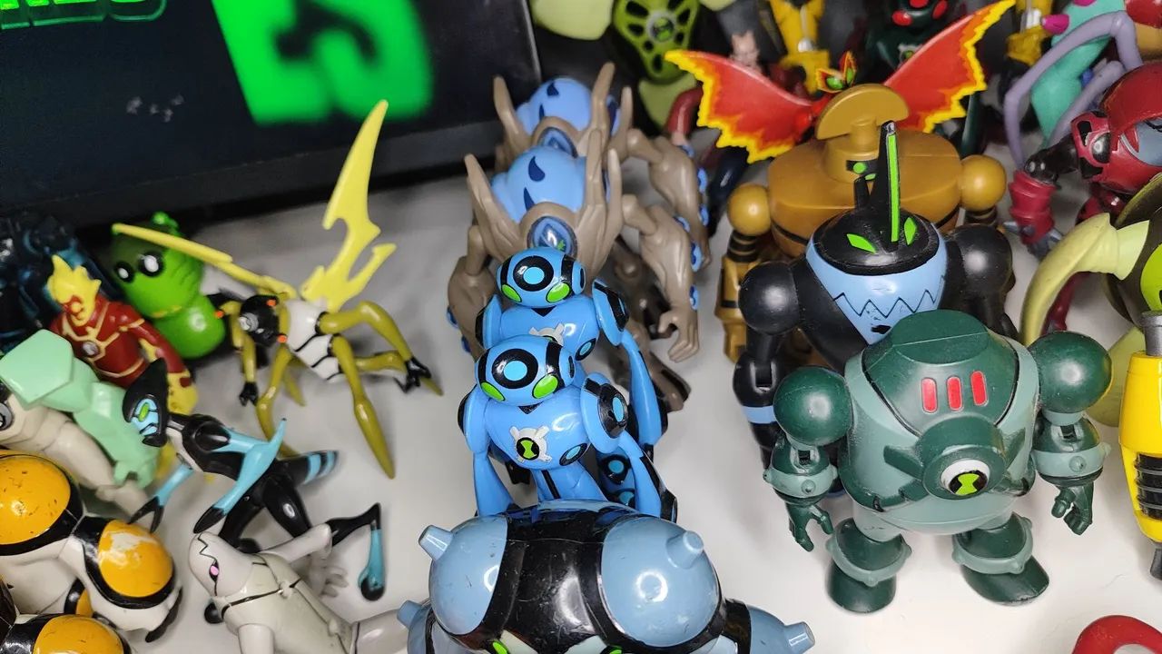 Bonecos de Ben 10 Todas as séries! Compre já  - Foto 3