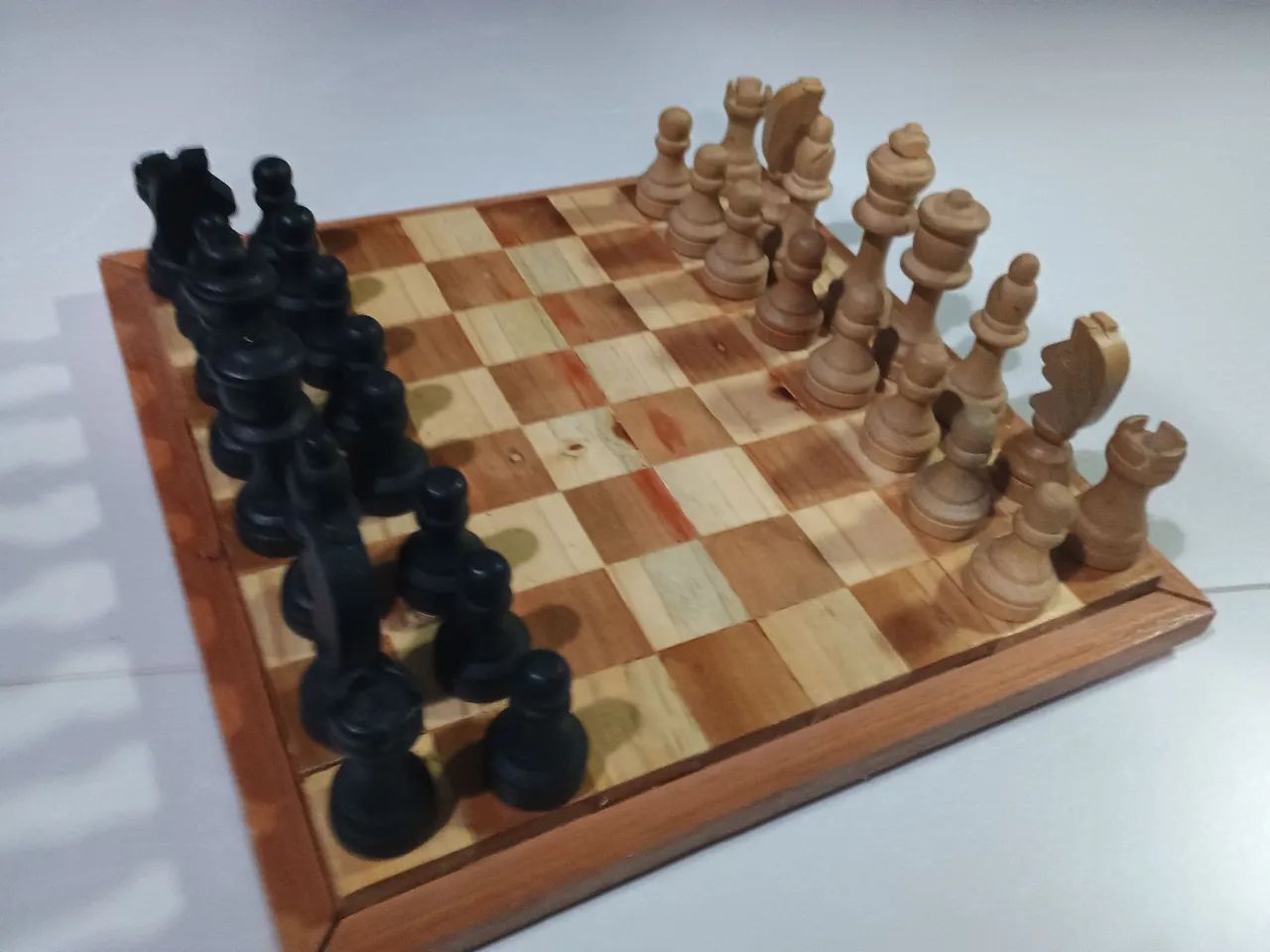Jogo de Xadrez de Madeira antigo 