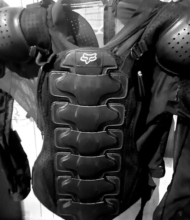 Lote de roupas para trilha - Foto 2